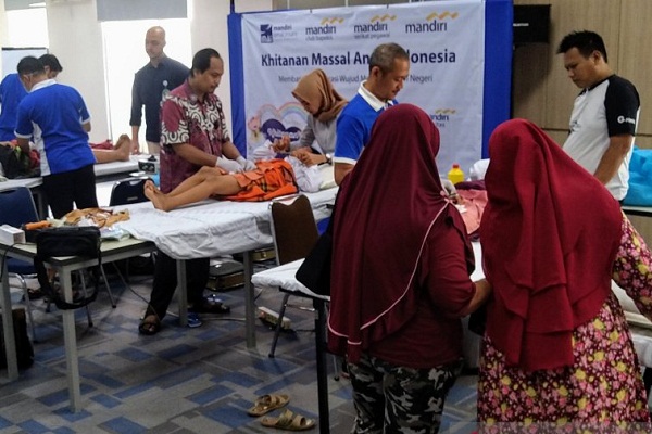 Mandiri Amal Insani Sunat Gratis 66 Bocah Semarang