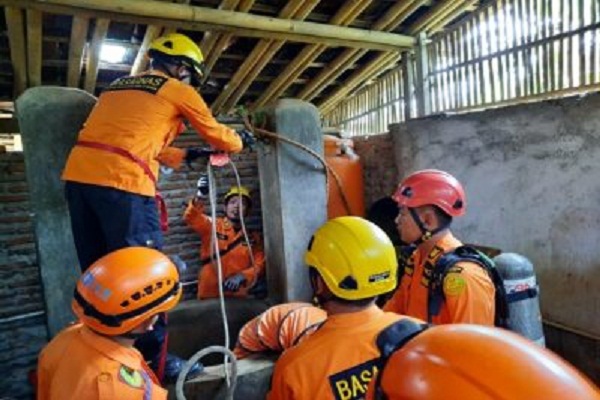 Jasad Dientas Basarnas, Pria dalam Sumur di Batang Diduga Bunuh Diri