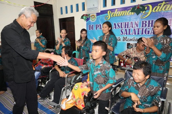 Sambut Tahun Baru di Salatiga, Gubernur Jateng Datangi Panti dan Ponpes