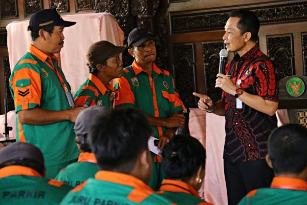 Tampil Pakai Seragam Genjreng, Jukir Kudus Wajib Hanya Setor ke Pemkab