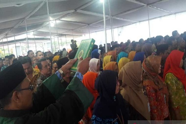 Unik, Bupati Temanggung Lantik Pejabat di Ponpes