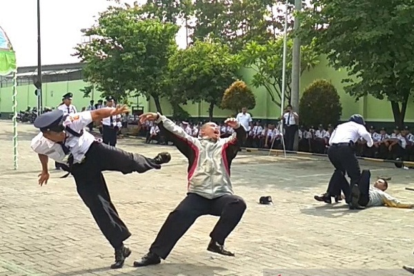 Mabes Polri Ganjar Sertifikat Emas ke Satpam Pura Kudus