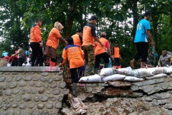 Banjir Landa Jateng Gara-Gara Tanggul Jebol, Begini Penanganannya…