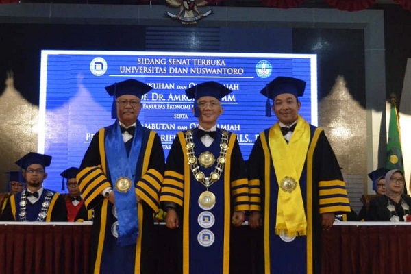 Udinus Kukuhkan Guru Besar Teknologi Informasi & Ekonomi Manajemeen