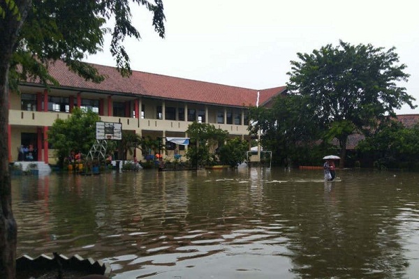 SMPN 34 Semarang Banjir, Siswa Dipulangkan