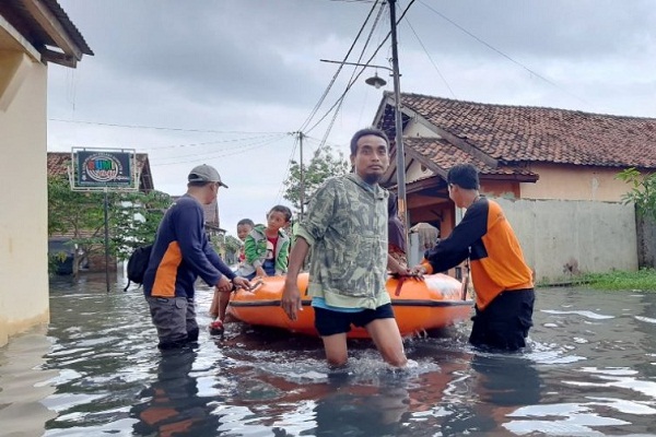 267 Warga Batang dan Pekalongan Mengungsi Kebanjiran