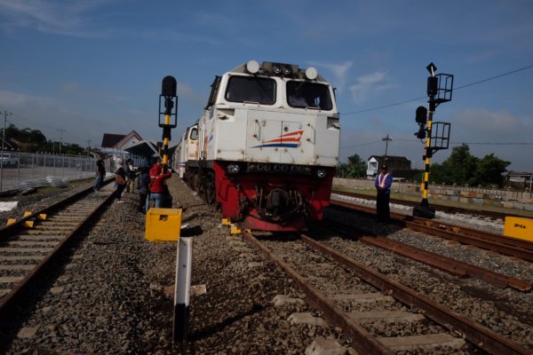 KA Kaligung Mogok di Kendal, Perjalanan KA ke Semarang Tersendat