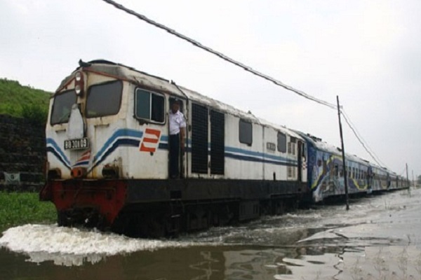Jakarta Banjir, 6 Kereta ke Semarang Telat 3 Jam