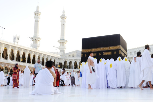 Ribuan Jemaah Umrah Jateng Batal Berangkat, Beberapa Turun di Singapura