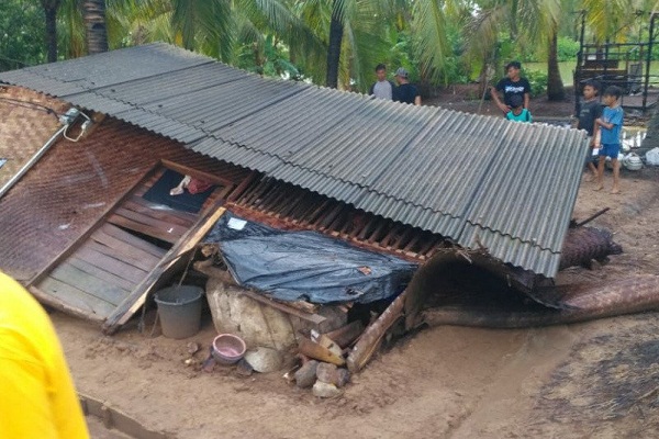 Begini Dahsyatnya Terjangan Langkisau di Cilacap