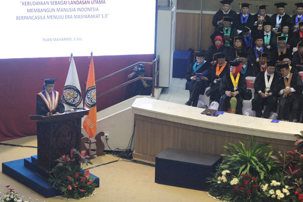 Ini Poin Penting Pidato Puan Saat Terima Gelar Doktor HC Undip Semarang