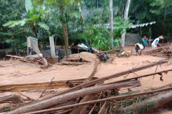 Banjir Bandang Landa Magelang, Longsor Menyusul