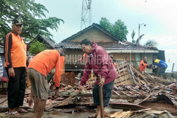 Rumah Janda di Pati Ambruk Diterjang Hujan Angin