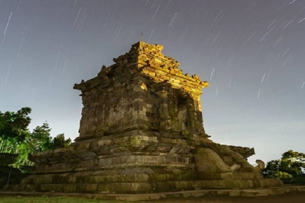 Gadis Indigo Ketemu Sosok Bercahaya di Candi Gedong Songo