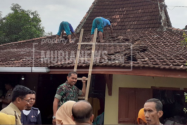 Belasan Rumah di Pati Diterjang Angin Kencang