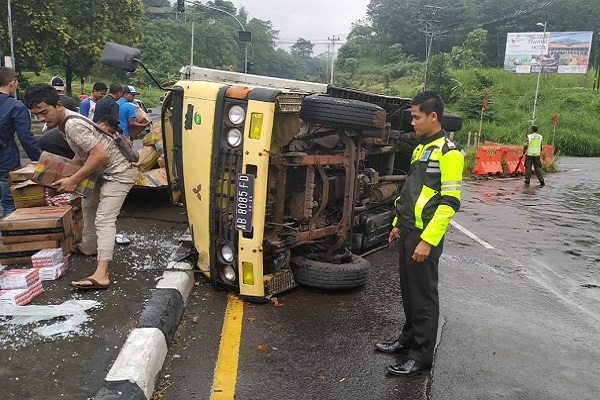 Rem Blong, Truk Terguling di JLS Salatiga