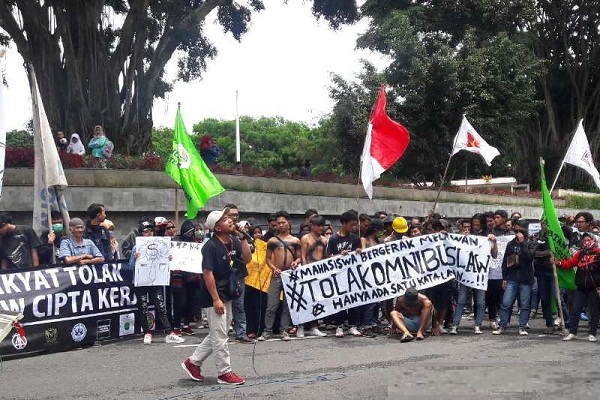RUU Omnibus Law Ditolak Demo Mahasiswa dan Buruh di Temanggung