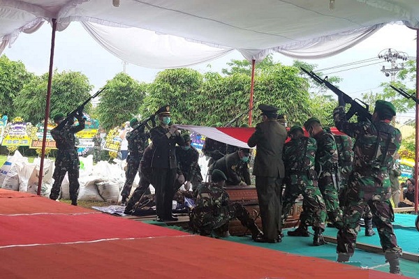 Pangdam IV/Diponegoro Pimpin Langsung Pemakaman Bob Hasan