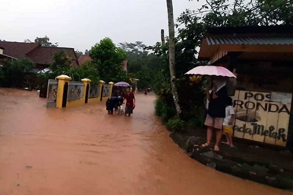 Duh, Banyumas Dirundung Tanah Longsor & Banjir