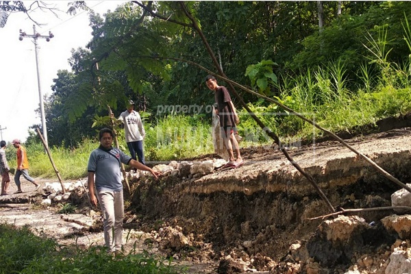 30 M Jalan Desa Nglebur Blora Rusak Gegara Longsor