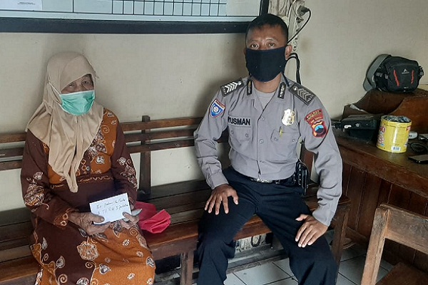 Bantu Tangani Covid-19 di Kedungjati, Ini Kisah Mbah Yatmi…