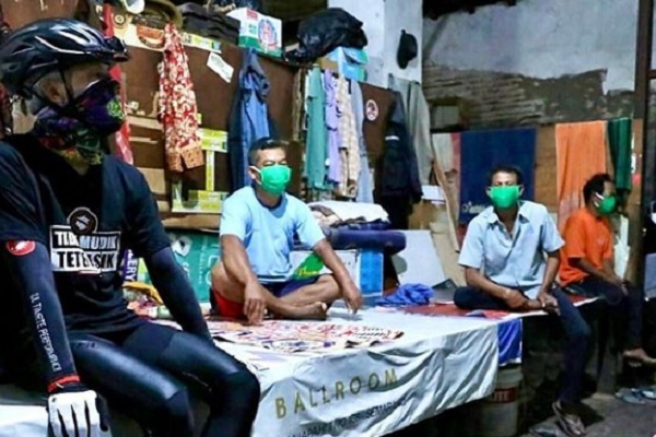 Gubernur Jateng Jenguk Pekerja di Pondok Boro Semarang