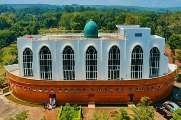 Ada Masjid Bak Kapal Nabi Nuh di Semarang