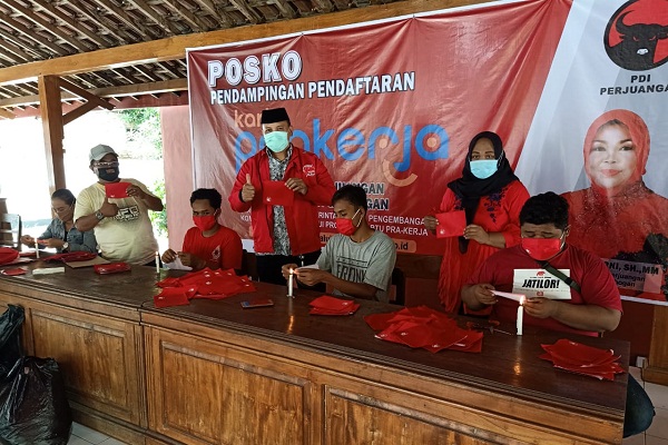 Prihatin Perilaku Masyarakat, Parpol Ini Bagikan Ribuan Masker di Grobogan