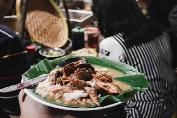 Aslinya Pati, Nasi Gandul Pak Memet Jadi Ikon Kuliner Semarang