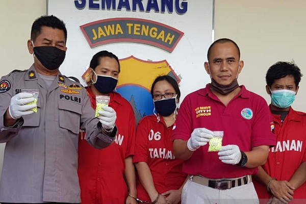 Jadi Kurir Ekstasi, Sopir Taksi Online Ditangkap di Semarang
