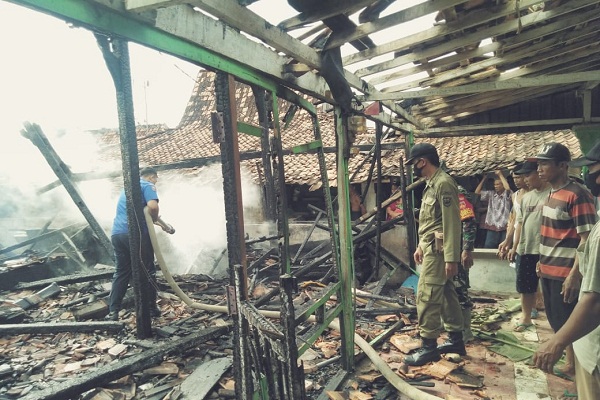 Gegara Lilin Ditutup Lap, 3 Rumah di Ngaringan Grobogan Kebakaran