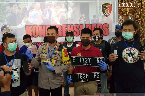 Polisi Semarang Ringkus Pengganjal Mesin ATM