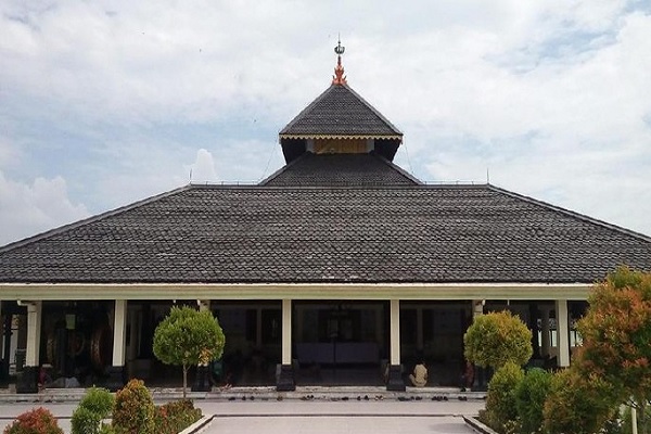 Adeging Kraton Demak Dening Raden Patah, Putra Raja Majapahit Kang Pungkasan