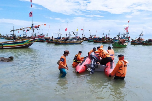 Tim SAR Temukan Tiga Nelayan Jepara yang Hanyut Ditelan Ombak, 1 Masih Dicari