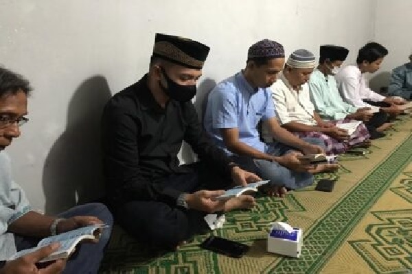 Dory Harsa Gelar Tahlilan Kirim Doa untuk Ayah dan Lord Didi