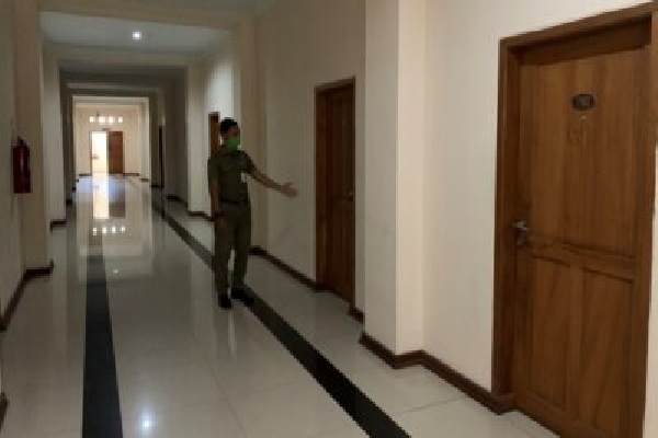 22 Perawat RSUD Karanganyar Gunakan Fasilitas Menginap di Hotel Taman Sari
