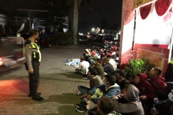 Merayakan Kelulusan, Belasan Pelajar Konvoi di Tawangmangu Ditangkap Polisi