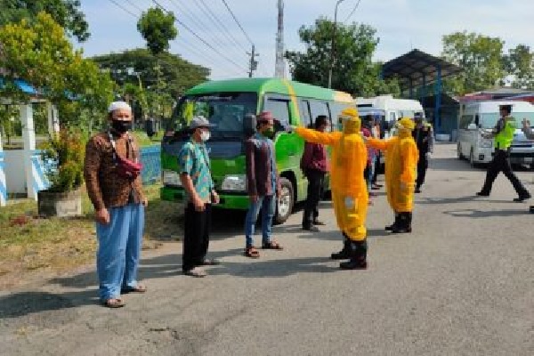 Mobil Travel Terjaring Operasi, Puluhan Pemudik Jalani Screening di RSUD Wonogiri   
