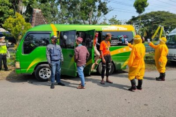 Puluhan Pemudik dalam 4 Mobil Travel Kena Operasi Penyekatan Polres Wonogiri