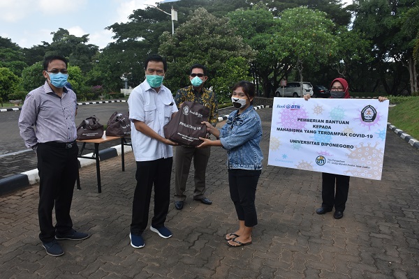 Gandeng BTN, Undip Semarang Beri Sembako ke Mahasiswa yang Tertahan di Sekitar Kampus