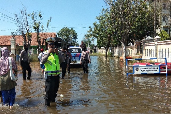 Warga Pantura Wajib Waspada Rob Maksimum