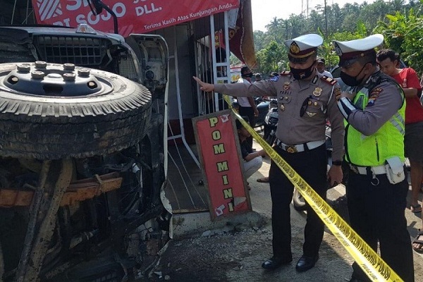 Truk Sapu Motor di Magelang, 2 Perempuan Meninggal