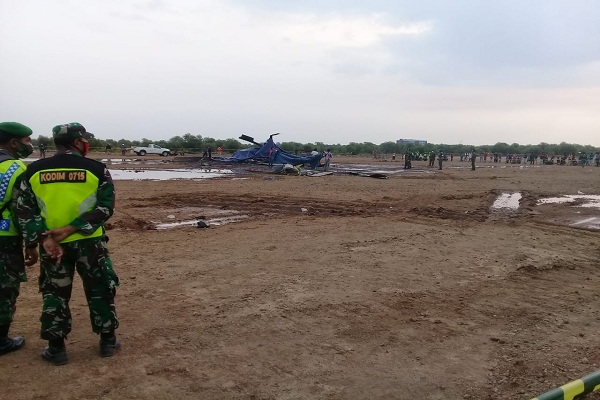 Lokasi Helikopter TNI Jatuh di Kawasan Industri Kendal Jadi Tontonan Warga