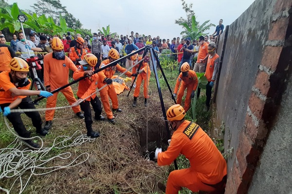 Cari Pakan Burung, Warga Semarang Alami Kecelakaan Tercebur ke Sumur