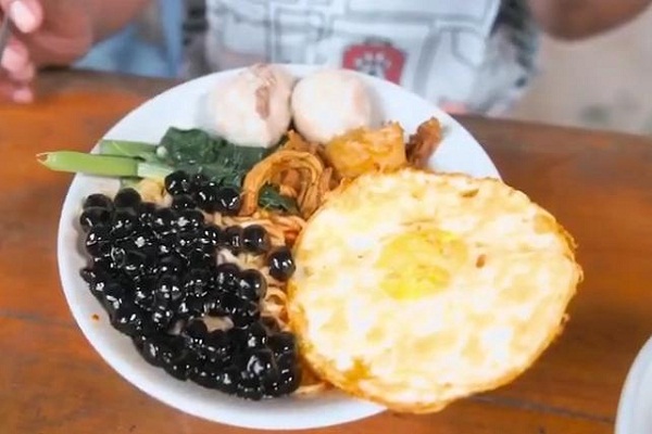 Coba Sensasi Mi Ayam dengan Boba di Jogja