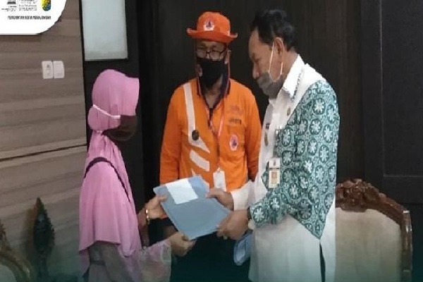 10 Warga Korban Bencana di Kota Pekalongan Disantuni