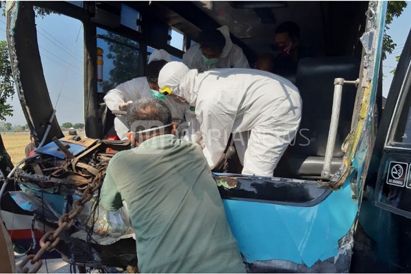 2 Bus Beradu di Jembatan Tanjang Pati, 9 Orang Dilarikan ke RS