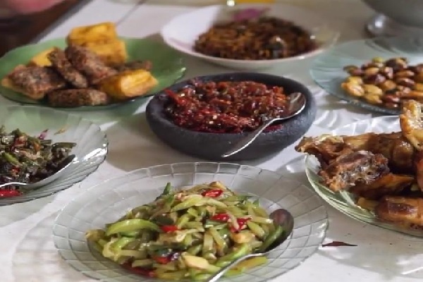 Ada Masakan Rumah di Warung Koboi Baturaden