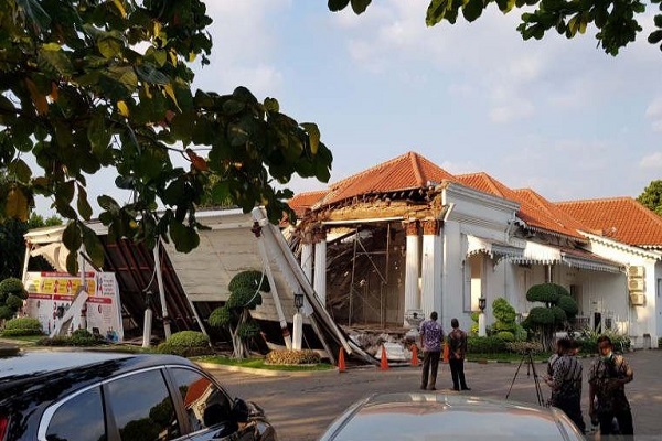 Kantor OJK Jateng-DIY, Bekas Istana Oei Tiong Ham Roboh