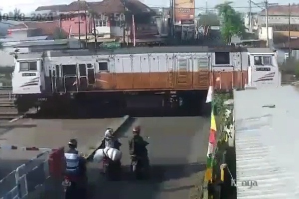 Terobos Palang Pintu, Pria Cilacap Tewas Tertabrak KA